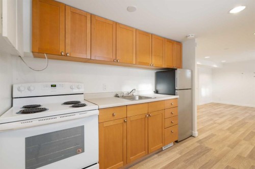 2810 9 Avenue Se, Calgary, AB - Indoor Photo Showing Kitchen