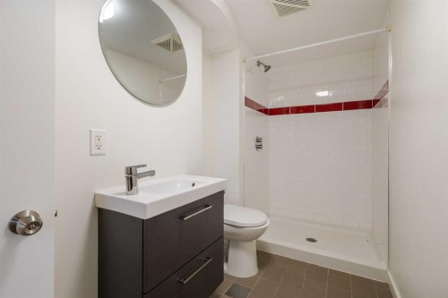 2810 9 Avenue Se, Calgary, AB - Indoor Photo Showing Bathroom