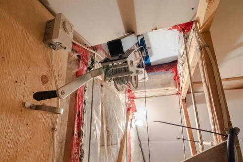 2810 9 Avenue Se, Calgary, AB - Indoor