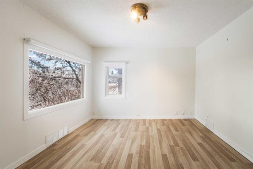 2810 9 Avenue Se, Calgary, AB - Indoor Photo Showing Other Room