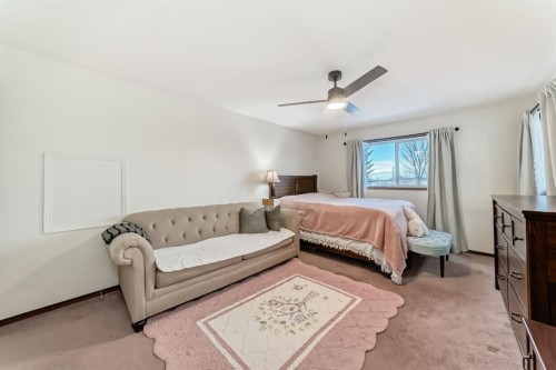 3708 Douglas Ridge Way Se, Calgary, AB - Indoor Photo Showing Bedroom