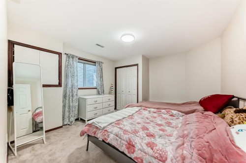 3708 Douglas Ridge Way Se, Calgary, AB - Indoor Photo Showing Bedroom
