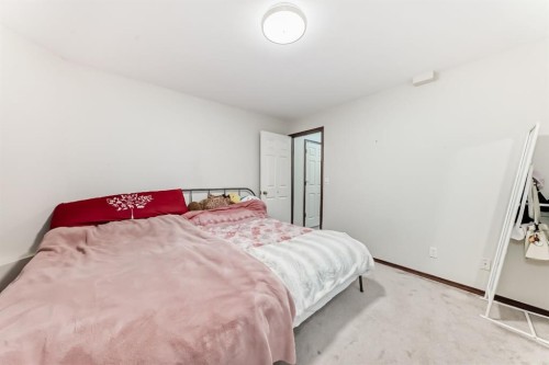 3708 Douglas Ridge Way Se, Calgary, AB - Indoor Photo Showing Bedroom
