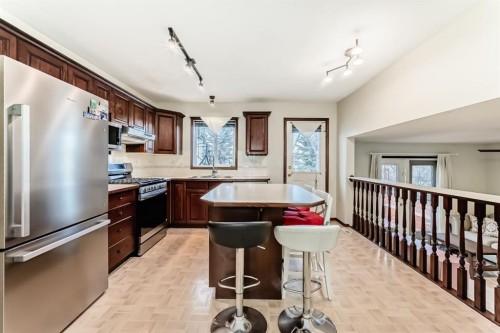 3708 Douglas Ridge Way Se, Calgary, AB - Indoor Photo Showing Kitchen