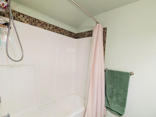 119 47 Avenue West, Claresholm, AB - Indoor Photo Showing Bathroom