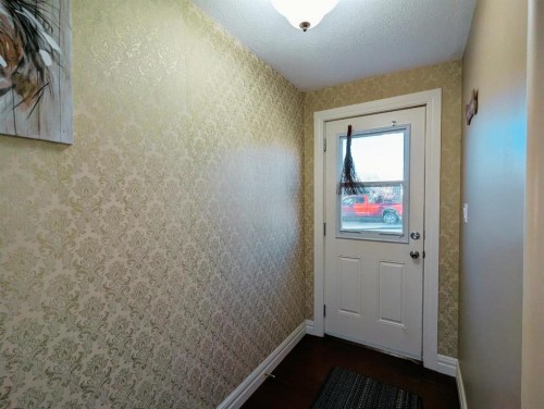 119 47 Avenue West, Claresholm, AB - Indoor Photo Showing Other Room