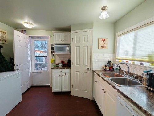 119 47 Avenue West, Claresholm, AB - Indoor Photo Showing Kitchen With Double Sink