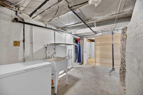 2158 22 Avenue, Didsbury, AB - Indoor Photo Showing Laundry Room