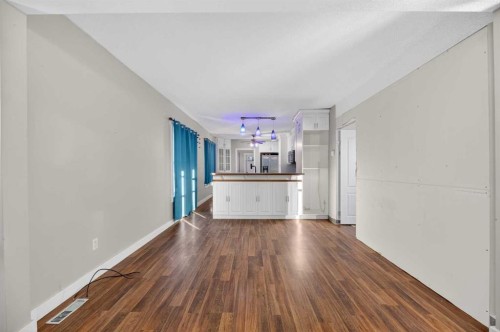 2158 22 Avenue, Didsbury, AB - Indoor Photo Showing Other Room