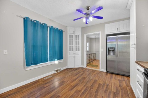 2158 22 Avenue, Didsbury, AB - Indoor