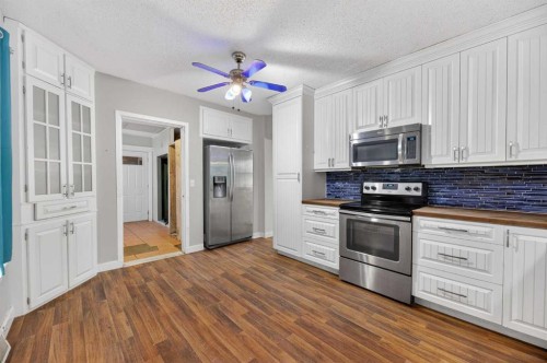 2158 22 Avenue, Didsbury, AB - Indoor Photo Showing Kitchen