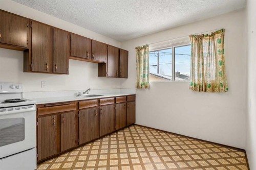 1151 Marcombe Crescent Ne, Calgary, AB - Indoor Photo Showing Kitchen