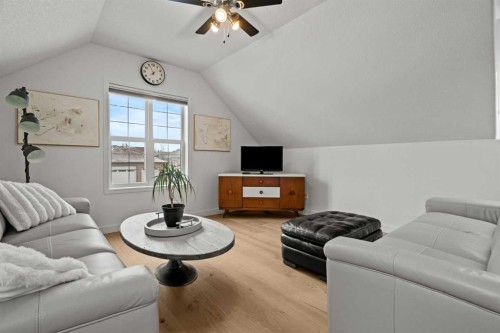 140 Allen Crescent, Vulcan, AB - Indoor Photo Showing Living Room