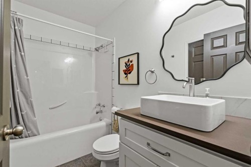 140 Allen Crescent, Vulcan, AB - Indoor Photo Showing Bathroom