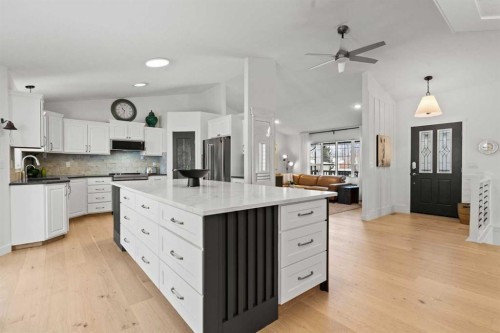 140 Allen Crescent, Vulcan, AB - Indoor Photo Showing Kitchen With Upgraded Kitchen