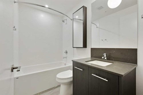 810-730 2 Avenue Sw, Calgary, AB - Indoor Photo Showing Bathroom