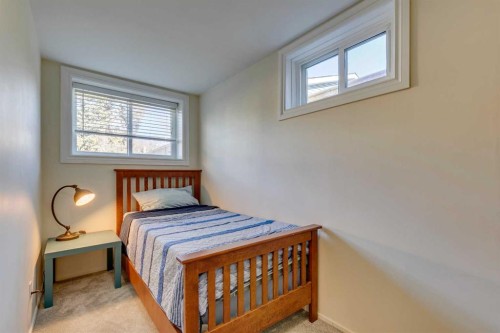 4736 Worcester Drive Sw, Calgary, AB - Indoor Photo Showing Bedroom