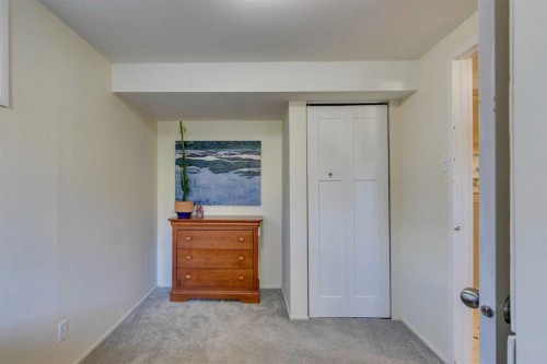 4736 Worcester Drive Sw, Calgary, AB - Indoor Photo Showing Other Room