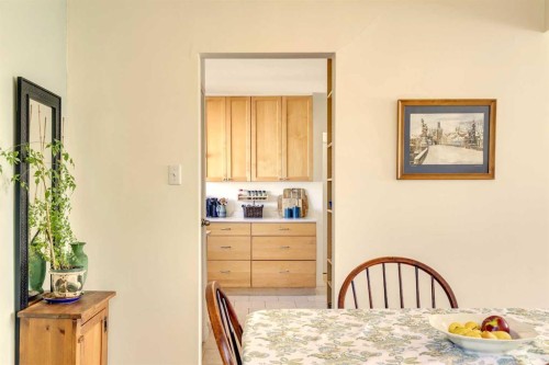 4736 Worcester Drive Sw, Calgary, AB - Indoor