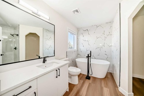 936 Cranston Drive Se, Calgary, AB - Indoor Photo Showing Bathroom