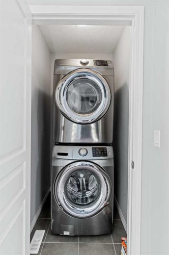 74 Legacy Glen Common Se, Calgary, AB - Indoor Photo Showing Laundry Room