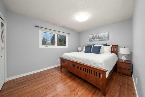 3251 Bearspaw Drive Nw, Calgary, AB - Indoor Photo Showing Bedroom