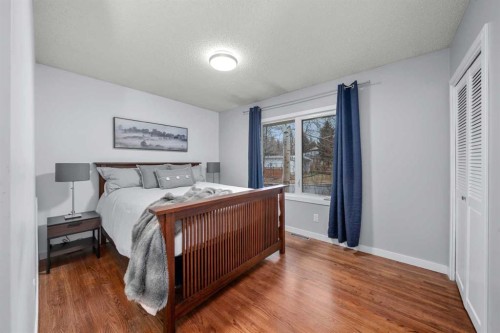 3251 Bearspaw Drive Nw, Calgary, AB - Indoor Photo Showing Bedroom