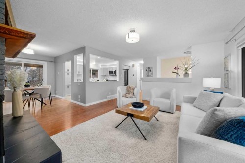 3251 Bearspaw Drive Nw, Calgary, AB - Indoor Photo Showing Living Room