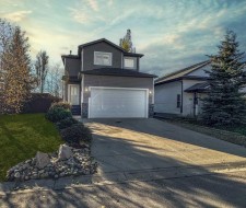 211 11 Avenue NE Sundre, AB T0M 1X0
