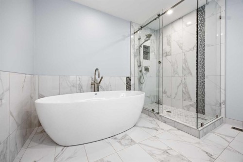 10723 Willowfern Drive Se, Calgary, AB - Indoor Photo Showing Bathroom