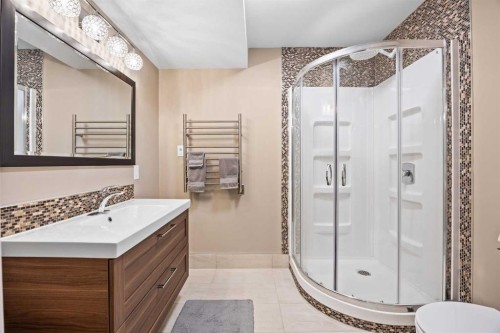 10723 Willowfern Drive Se, Calgary, AB - Indoor Photo Showing Bathroom