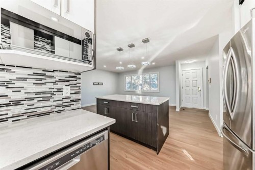 207 Pinecliff Way Ne, Calgary, AB - Indoor Photo Showing Kitchen