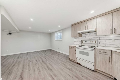 207 Pinecliff Way Ne, Calgary, AB - Indoor Photo Showing Kitchen