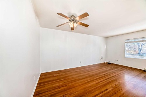 3715 14 Street Nw, Calgary, AB - Indoor Photo Showing Other Room