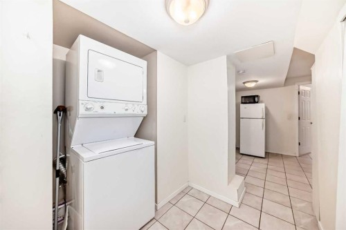 3715 14 Street Nw, Calgary, AB - Indoor Photo Showing Laundry Room