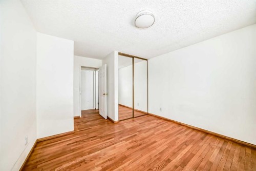 3715 14 Street Nw, Calgary, AB - Indoor Photo Showing Other Room