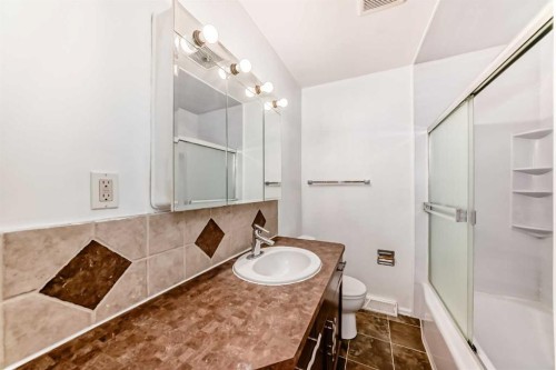 3715 14 Street Nw, Calgary, AB - Indoor Photo Showing Bathroom