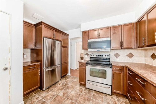 3715 14 Street Nw, Calgary, AB - Indoor Photo Showing Kitchen