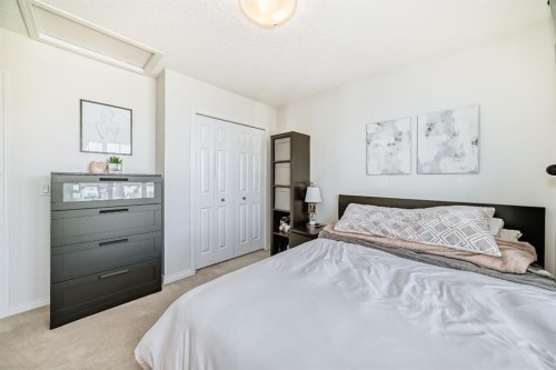 188 Walden Parade Se, Calgary, AB - Indoor Photo Showing Bedroom