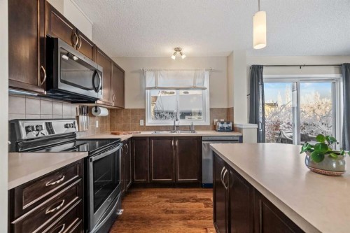 32 Auburn Bay Boulevard Se, Calgary, AB - Indoor Photo Showing Kitchen With Double Sink With Upgraded Kitchen