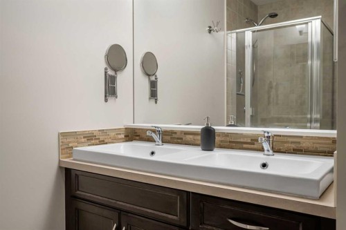 32 Auburn Bay Boulevard Se, Calgary, AB - Indoor Photo Showing Bathroom