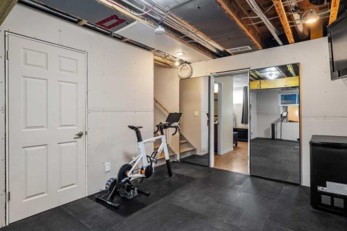 32 Auburn Bay Boulevard Se, Calgary, AB - Indoor Photo Showing Gym Room