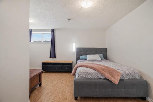 32 Auburn Bay Boulevard Se, Calgary, AB - Indoor Photo Showing Bedroom