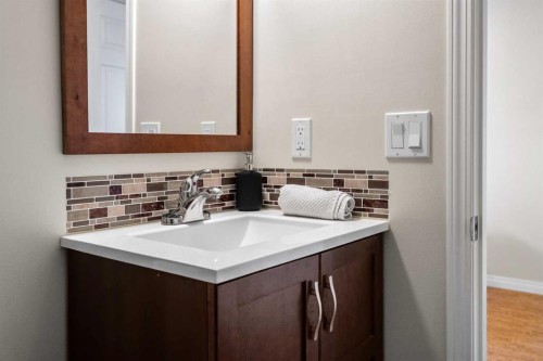 32 Auburn Bay Boulevard Se, Calgary, AB - Indoor Photo Showing Bathroom