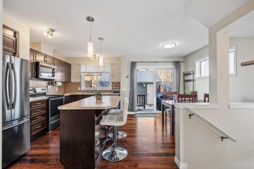 32 Auburn Bay Boulevard Se, Calgary, AB - Indoor Photo Showing Kitchen With Upgraded Kitchen