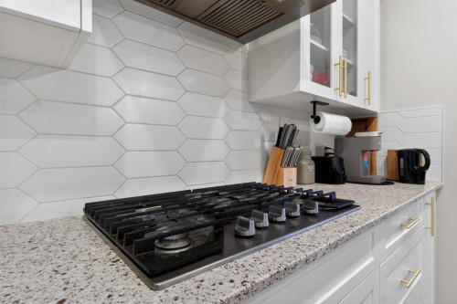 66 Belmont Manor Sw, Calgary, AB - Indoor Photo Showing Kitchen