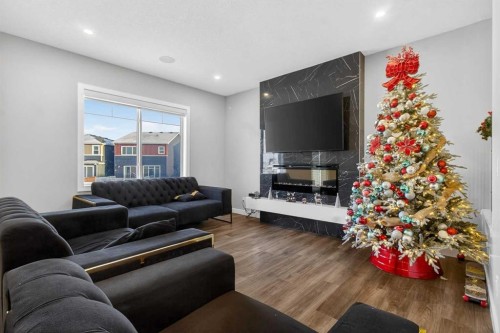 66 Belmont Manor Sw, Calgary, AB - Indoor Photo Showing Living Room