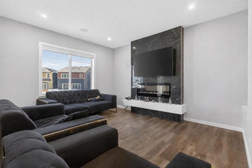 66 Belmont Manor Sw, Calgary, AB - Indoor Photo Showing Living Room