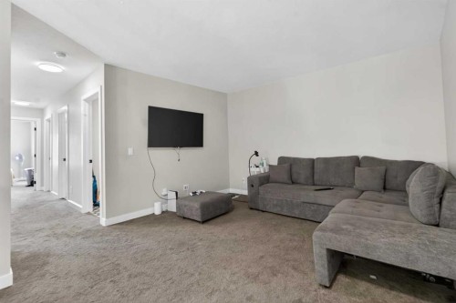66 Belmont Manor Sw, Calgary, AB - Indoor Photo Showing Living Room