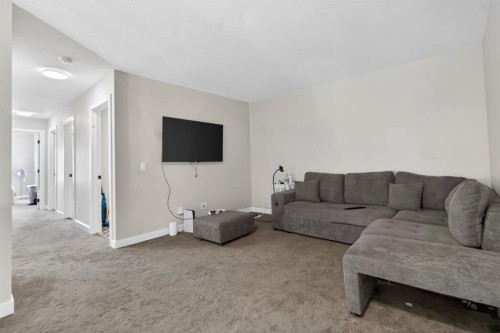 66 Belmont Manor Sw, Calgary, AB - Indoor Photo Showing Living Room